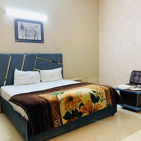 Royal Fort Executive Hotel Gulberg ラホール エクステリア 写真