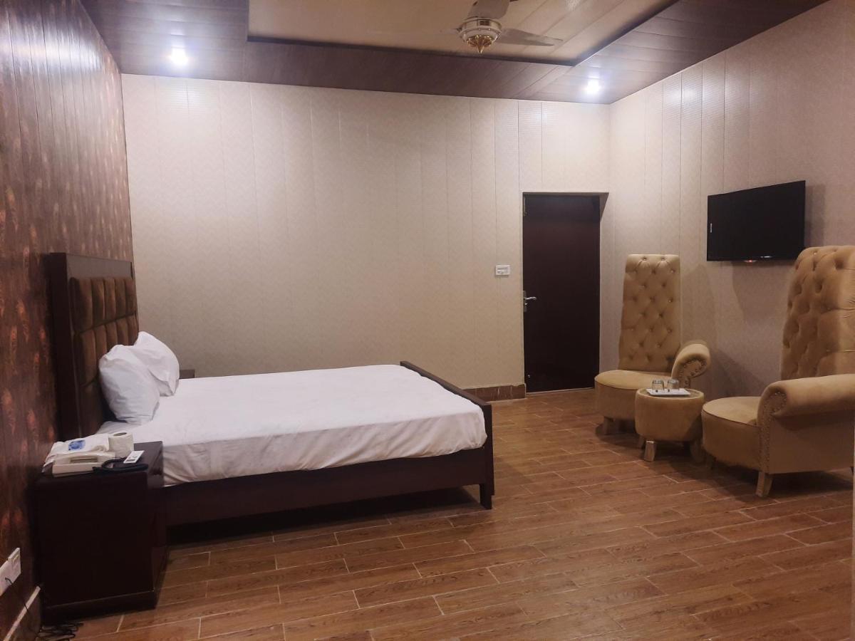 Royal Fort Executive Hotel Gulberg ラホール エクステリア 写真