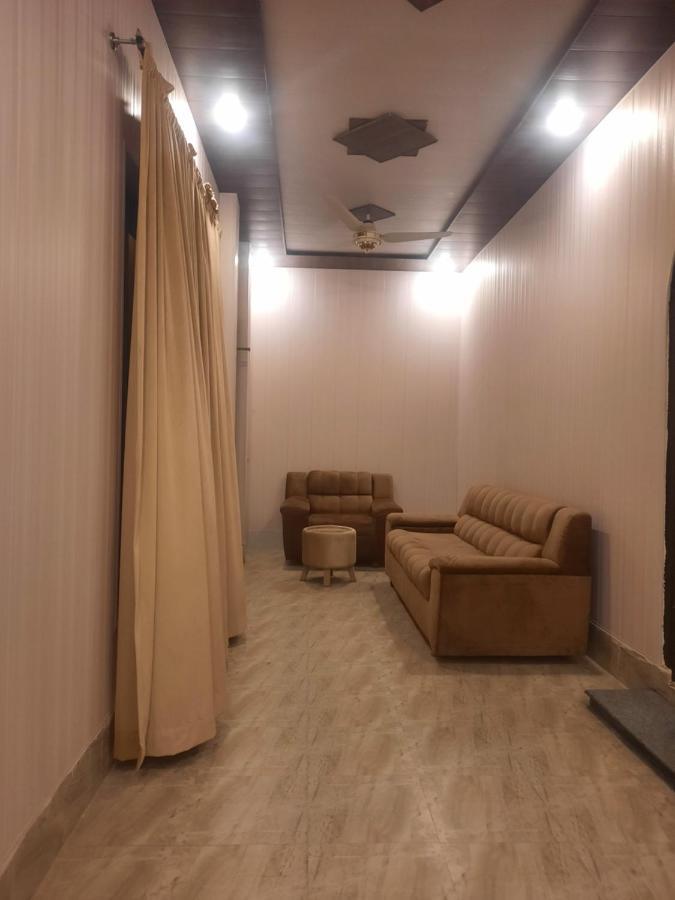 Royal Fort Executive Hotel Gulberg ラホール エクステリア 写真