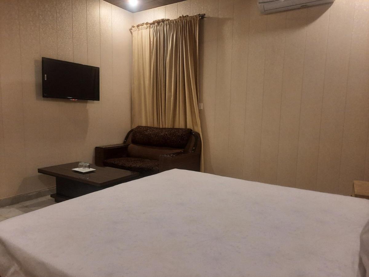 Royal Fort Executive Hotel Gulberg ラホール エクステリア 写真