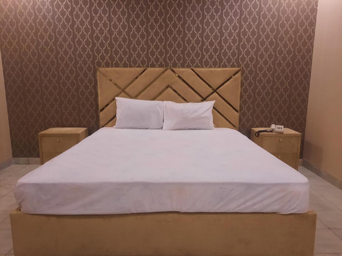 Royal Fort Executive Hotel Gulberg ラホール エクステリア 写真
