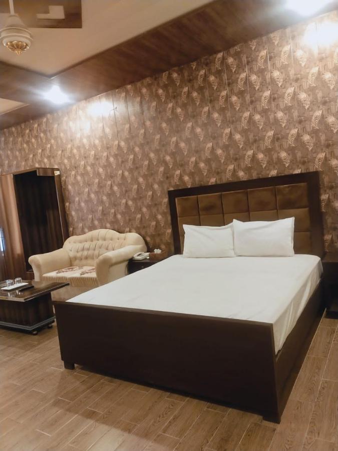 Royal Fort Executive Hotel Gulberg ラホール 部屋 写真