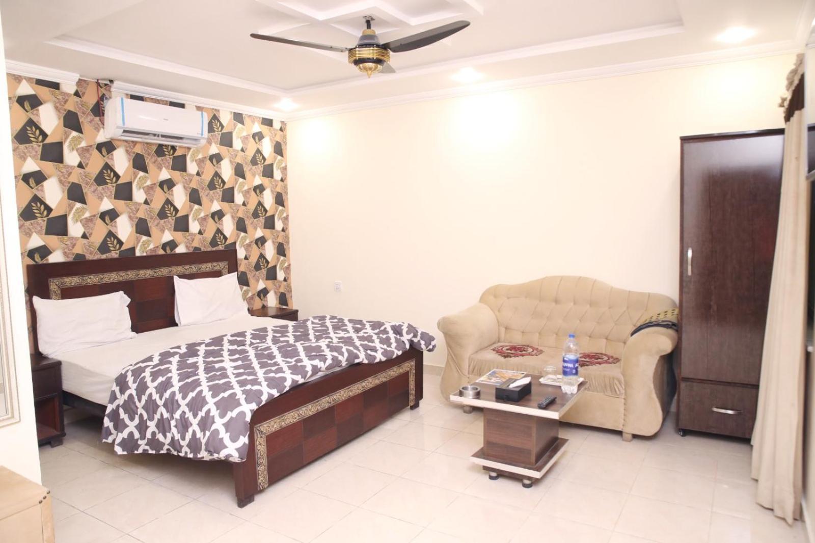Royal Fort Executive Hotel Gulberg ラホール エクステリア 写真