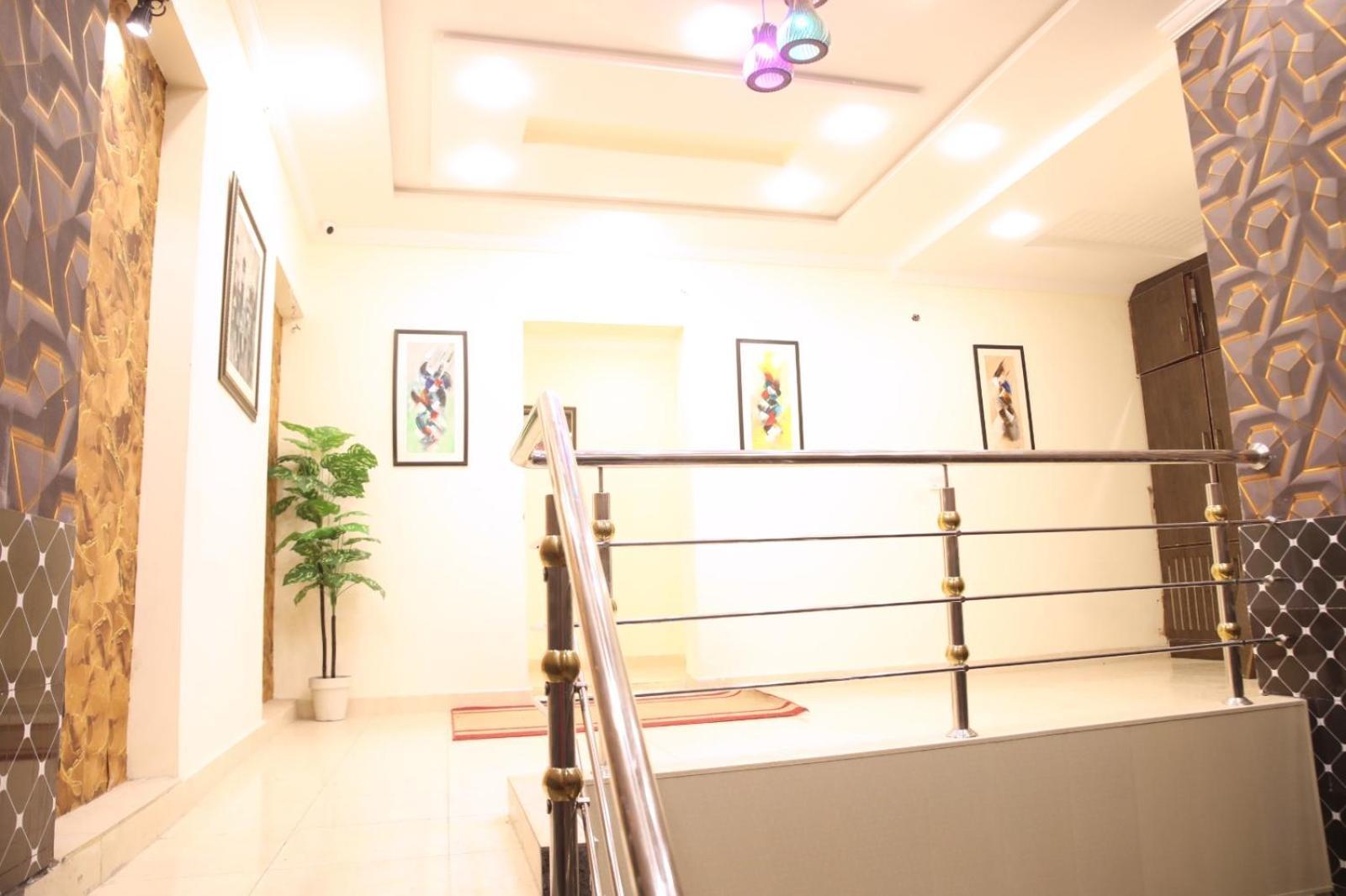 Royal Fort Executive Hotel Gulberg ラホール エクステリア 写真