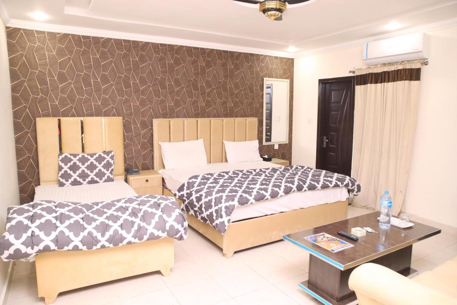 Royal Fort Executive Hotel Gulberg ラホール エクステリア 写真