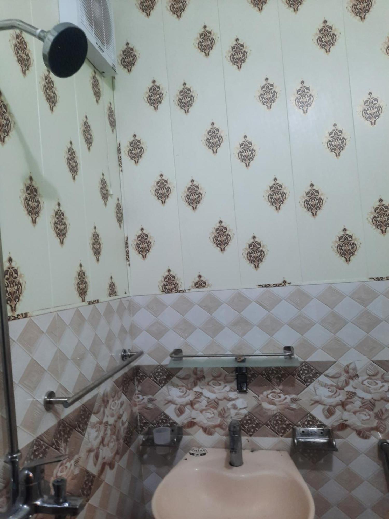 Royal Fort Executive Hotel Gulberg ラホール 部屋 写真