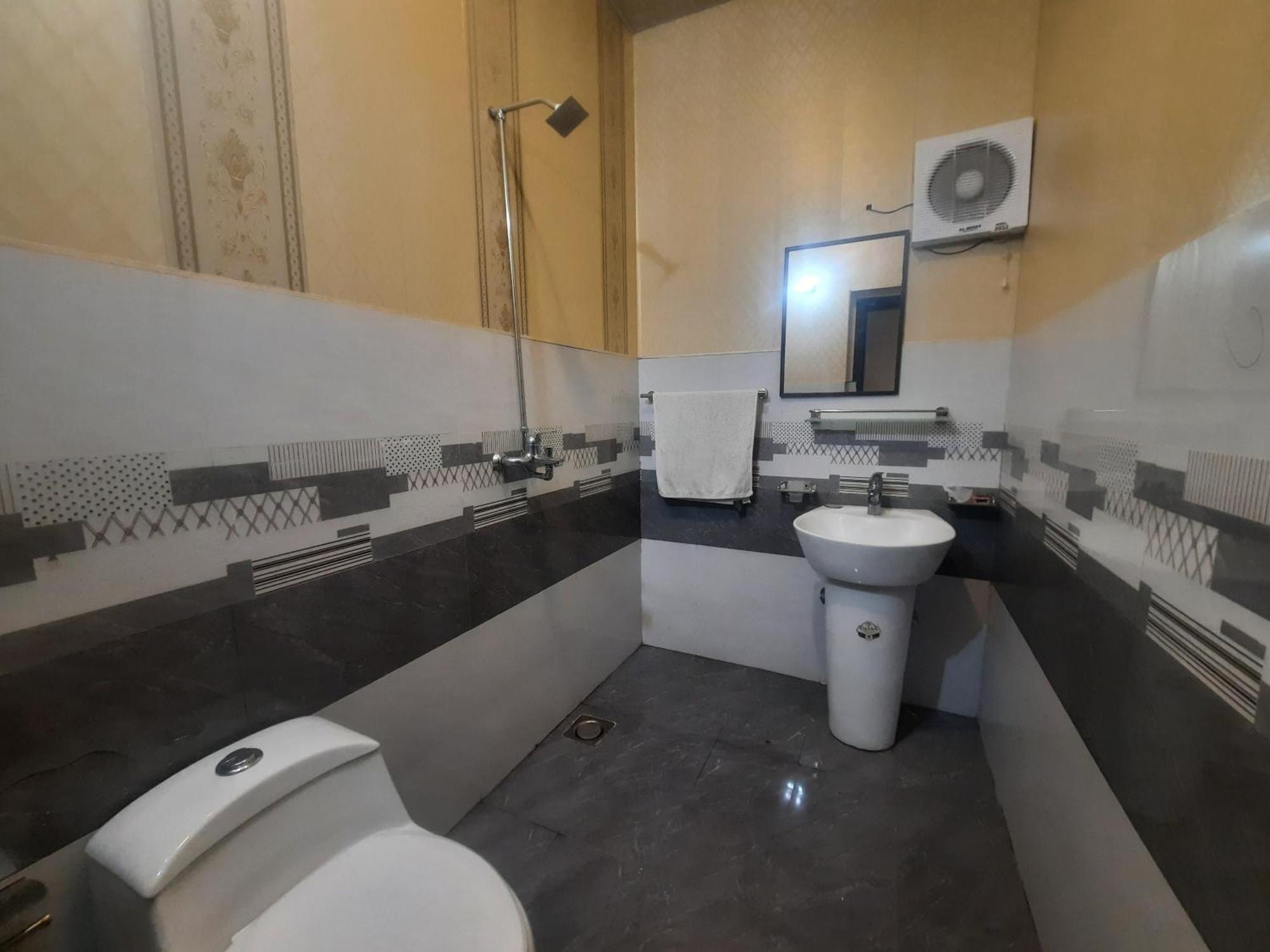 Royal Fort Executive Hotel Gulberg ラホール 部屋 写真